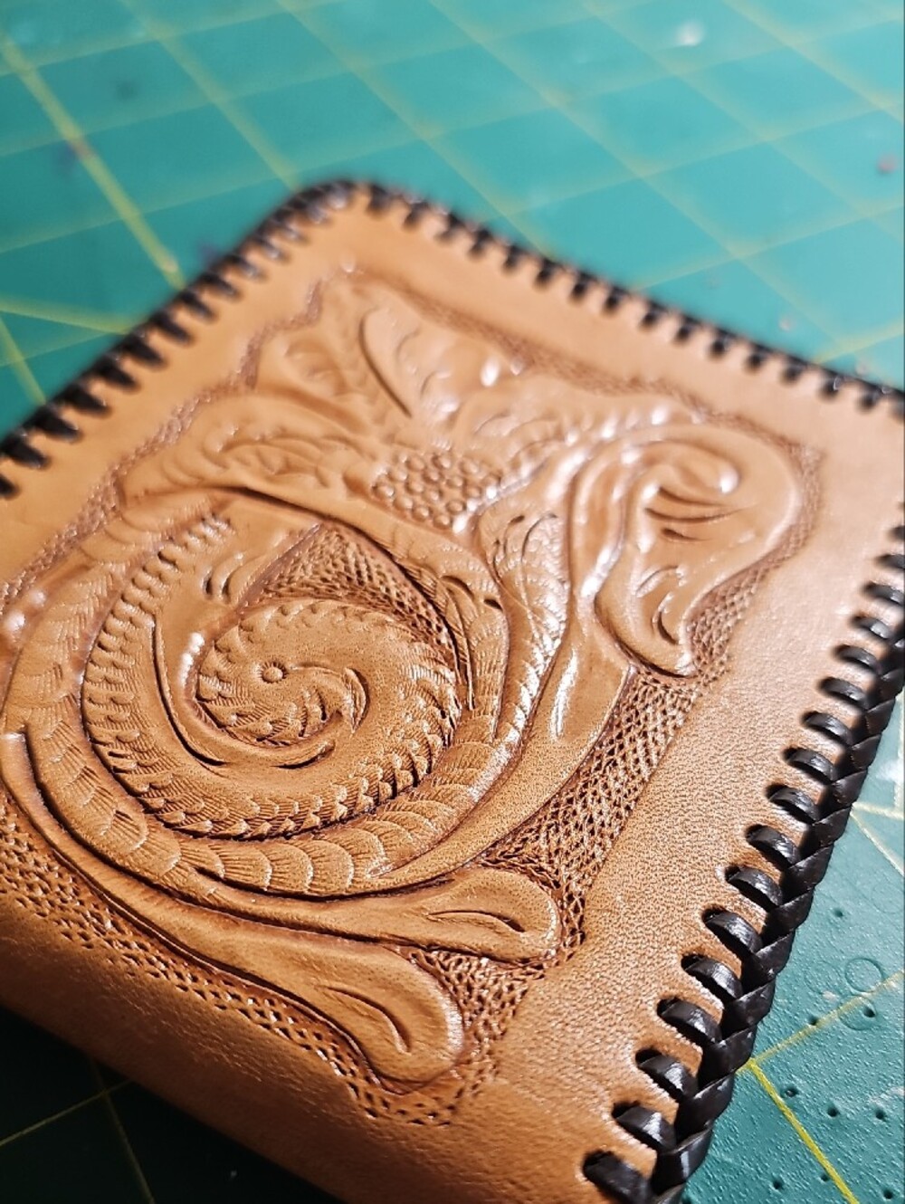 Hand-Tooled Leather Bifold Wallet in Tan with Black Trim - Picture 2 of 8